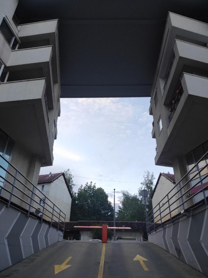 Macropolis Apartments มิชโคลซ์ ภายนอก รูปภาพ