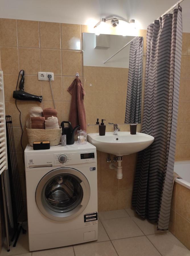 Macropolis Apartments มิชโคลซ์ ภายนอก รูปภาพ